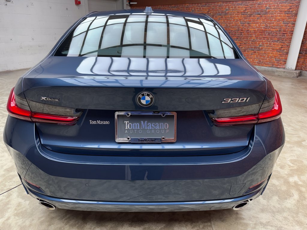Certified 2025 BMW 330i xDrive Sedan AWD/4WD image 4