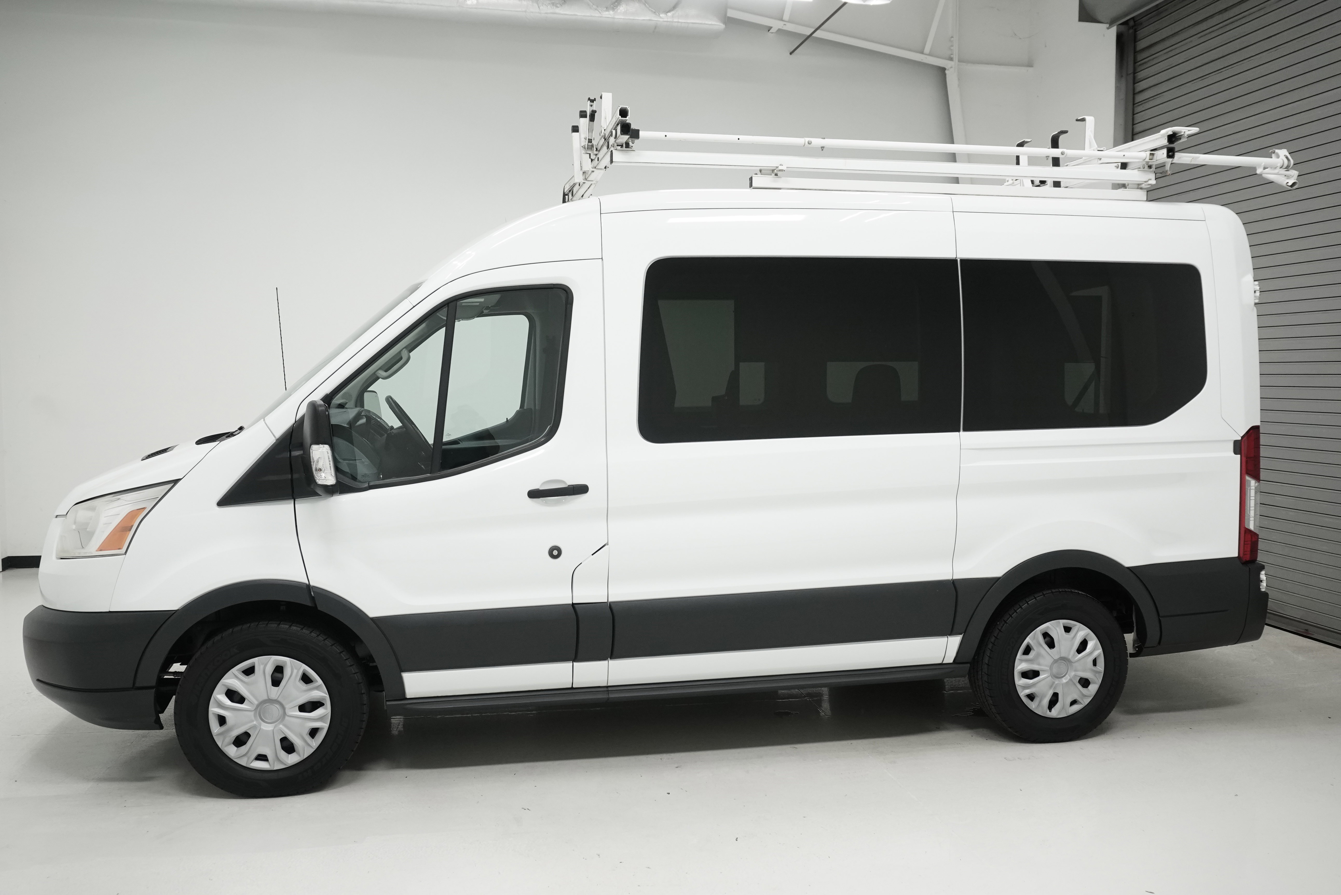 Used 2017 Ford Transit 150 XLT RWD image 5