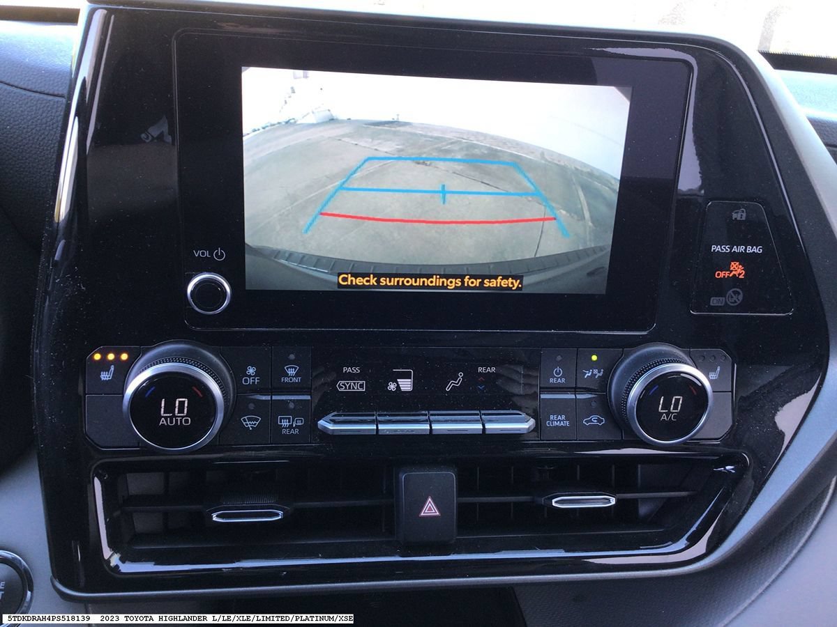 Used 2023 Toyota Highlander XLE FWD image 16