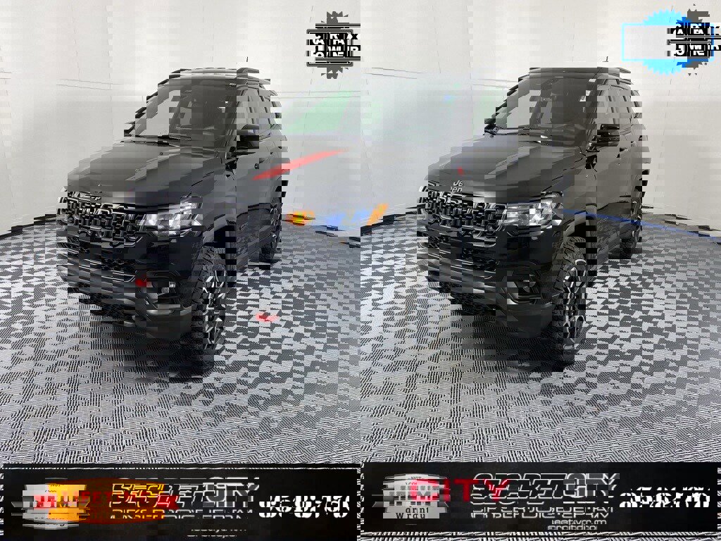 Used 2024 Jeep Compass Trailhawk w/ Trailhawk Convenience Group image 3