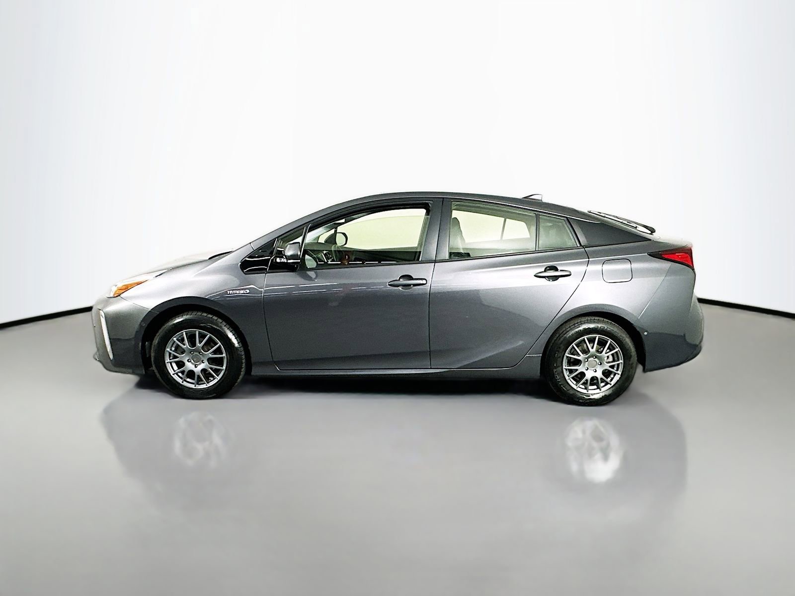 Used 2019 Toyota Prius XLE AWD/4WD image 4
