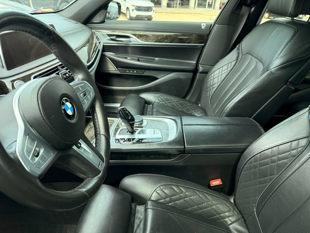Used 2020 BMW 740i w/ M Sport Package RWD image 24