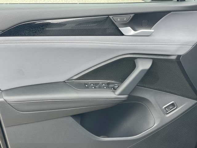 New 2026 Volkswagen Tiguan SE FWD image 19