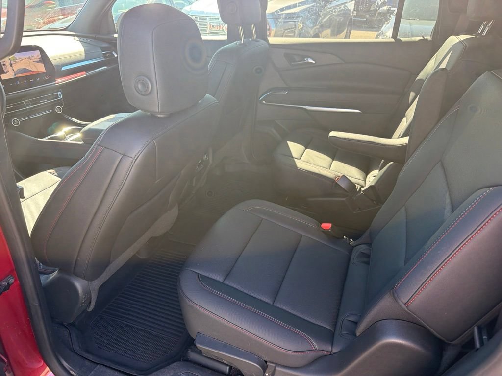 Used 2025 Chevrolet Traverse Z71 w/ LPO, Floor Liner Package AWD/4WD image 19