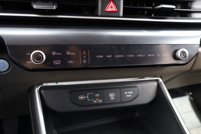 Certified 2025 Kia Carnival image 19