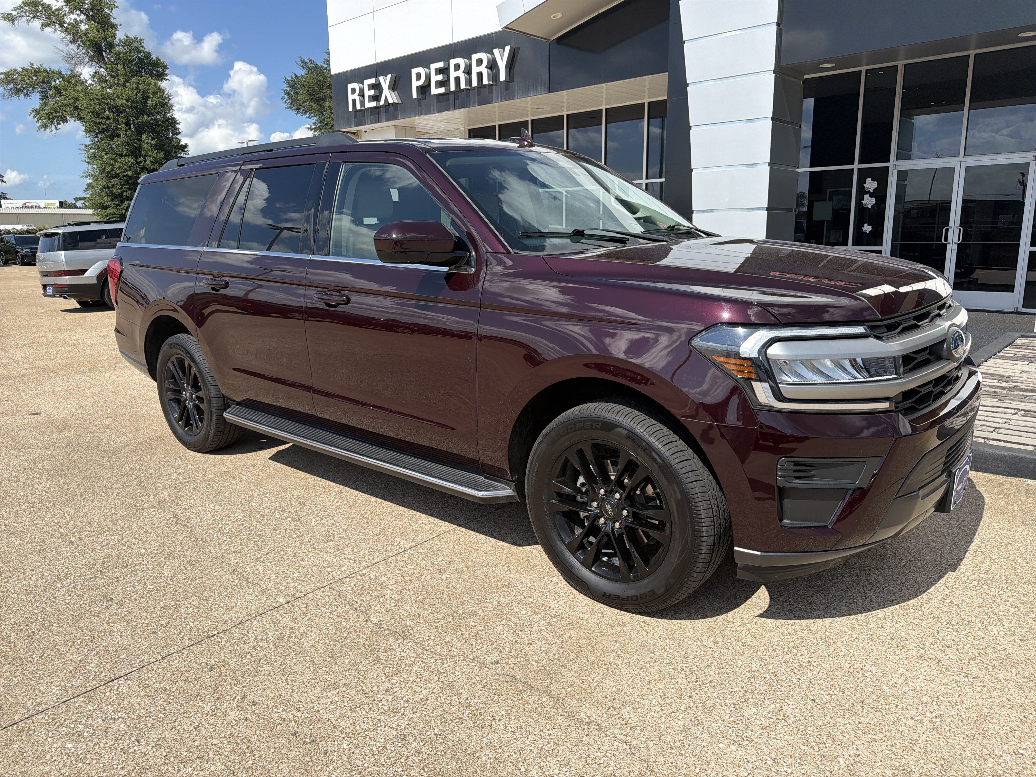 Used 2023 Ford Expedition Max XLT RWD image 2