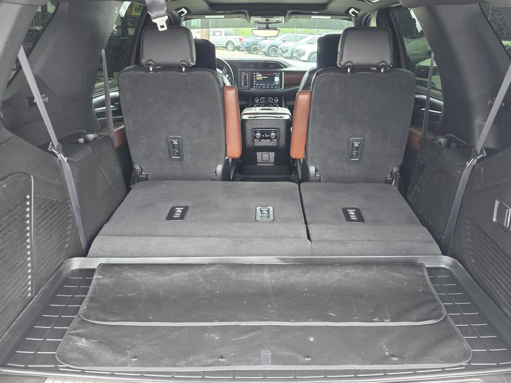 Used 2023 GMC Yukon Denali Ultimate AWD/4WD image 17