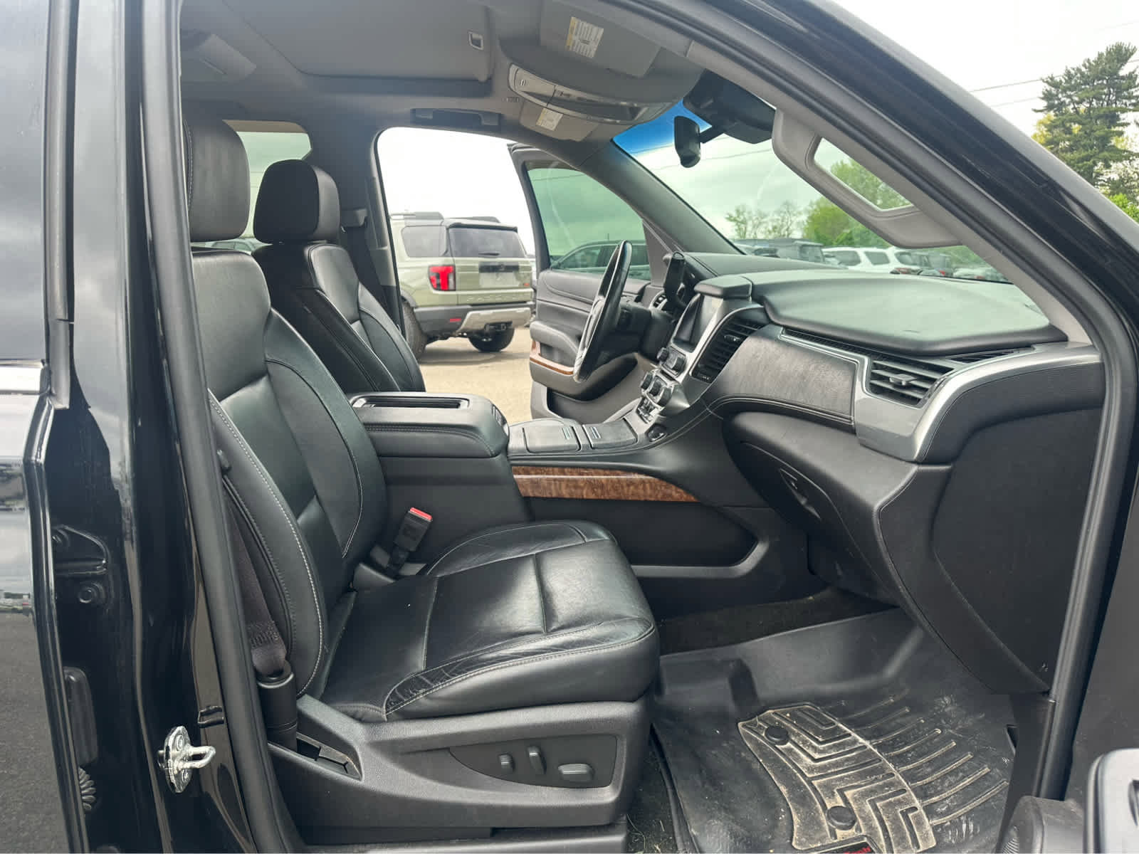 Used 2017 Chevrolet Tahoe Premier AWD/4WD image 22