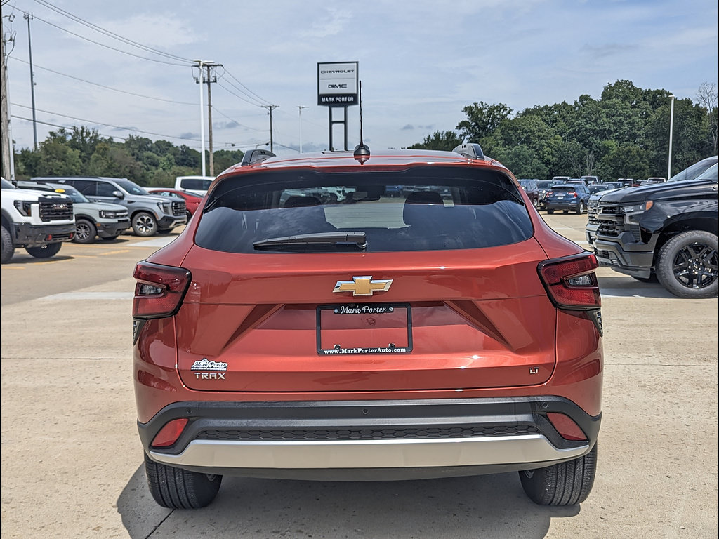 Certified 2024 Chevrolet Trax LT w/ Driver Confidence Package FWD image 8