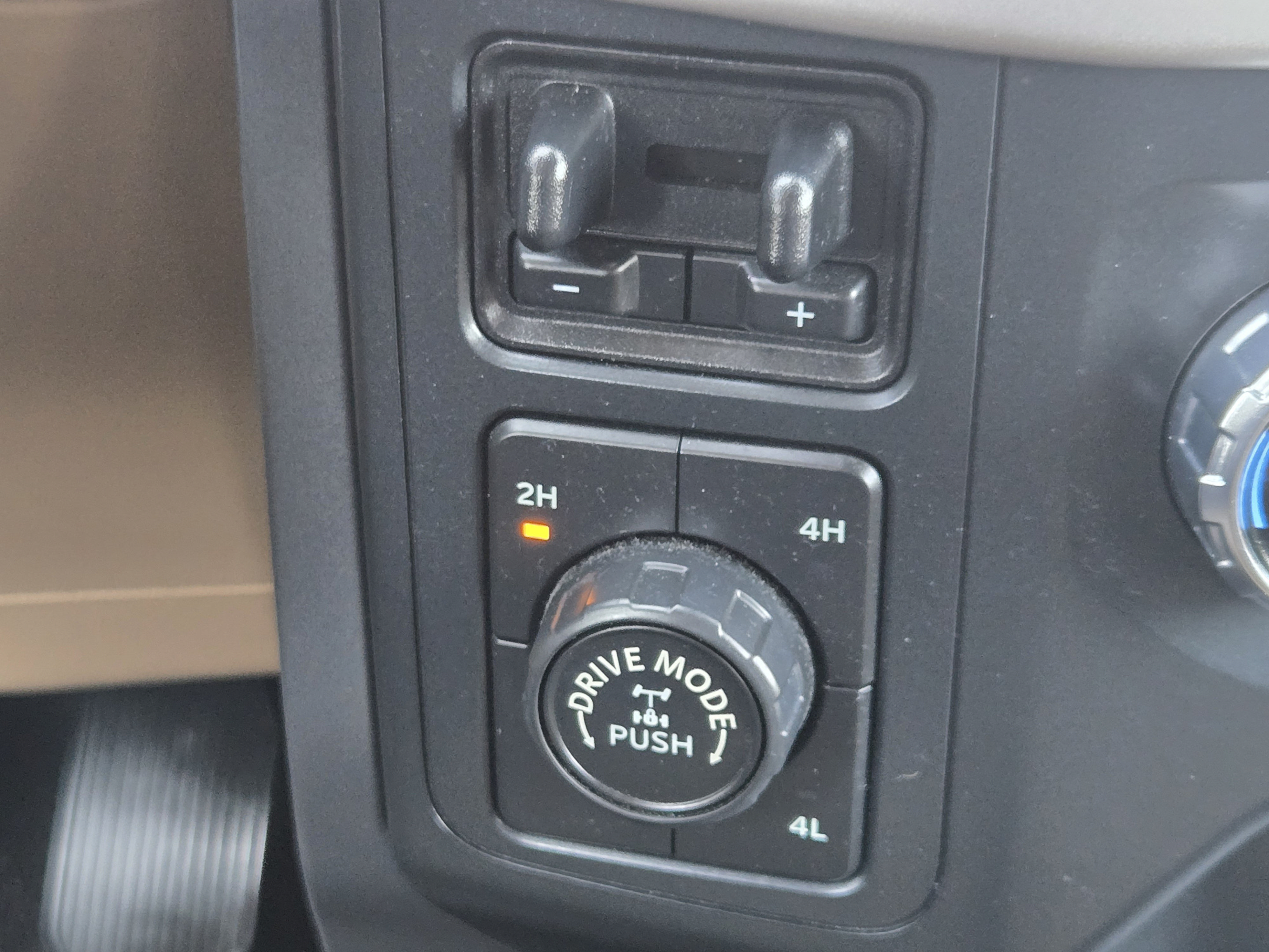 Used 2022 Ford F150 XLT w/ Equipment Group 301A Mid AWD/4WD image 17