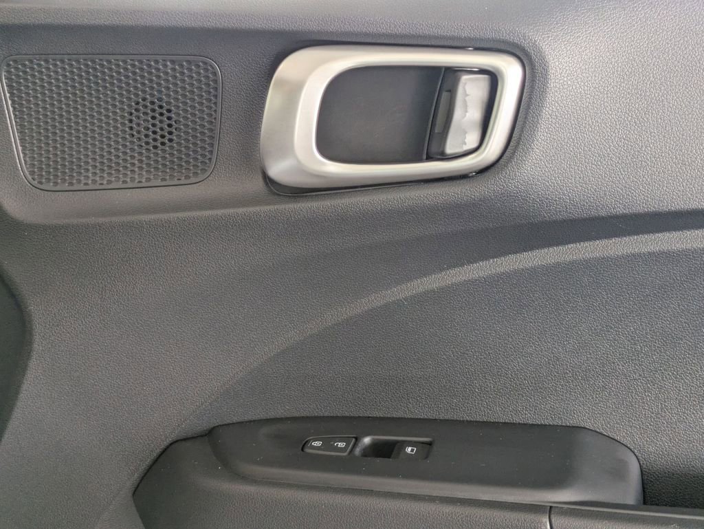 Used 2025 Hyundai Venue SEL FWD image 33