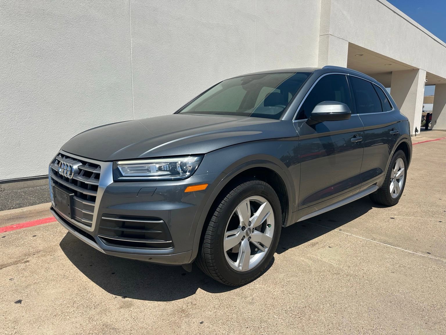 Used 2019 Audi Q5 2.0T Premium w/ Convenience Package AWD/4WD image 3