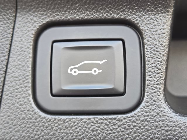 Used 2017 GMC Acadia Denali w/ Technology Package FWD image 21