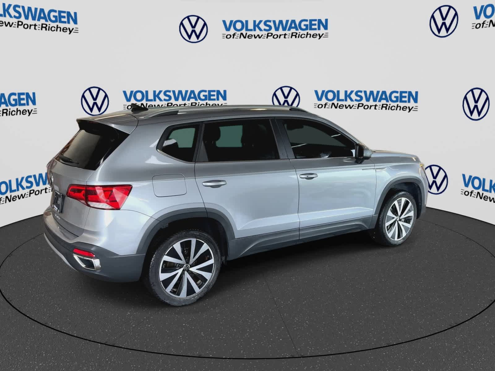 Used 2022 Volkswagen Taos SE FWD image 8