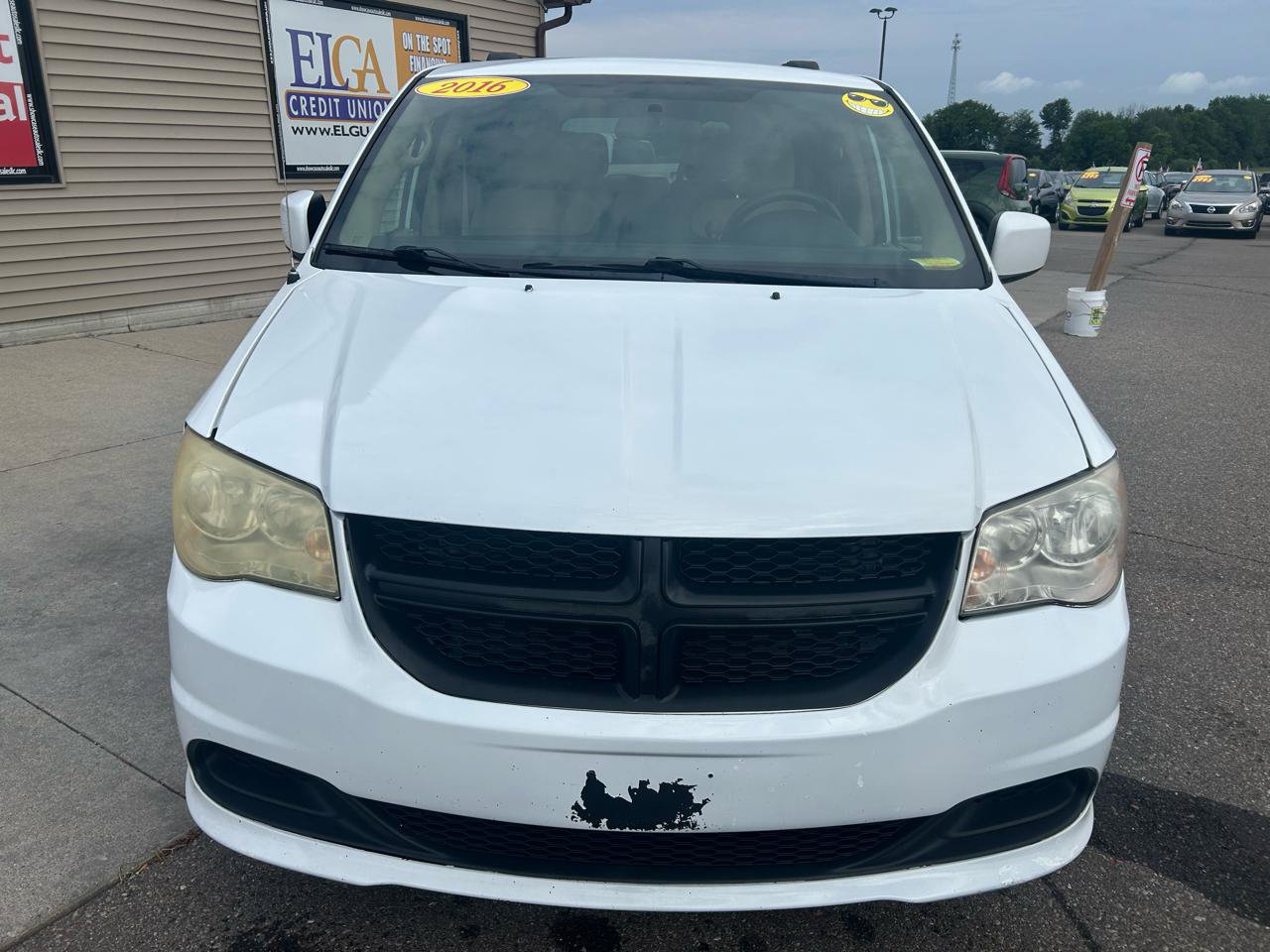 Used 2016 Dodge Grand Caravan SXT FWD image 2