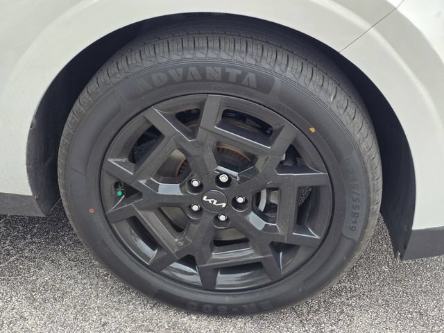 Used 2025 Kia Carnival SX FWD image 6
