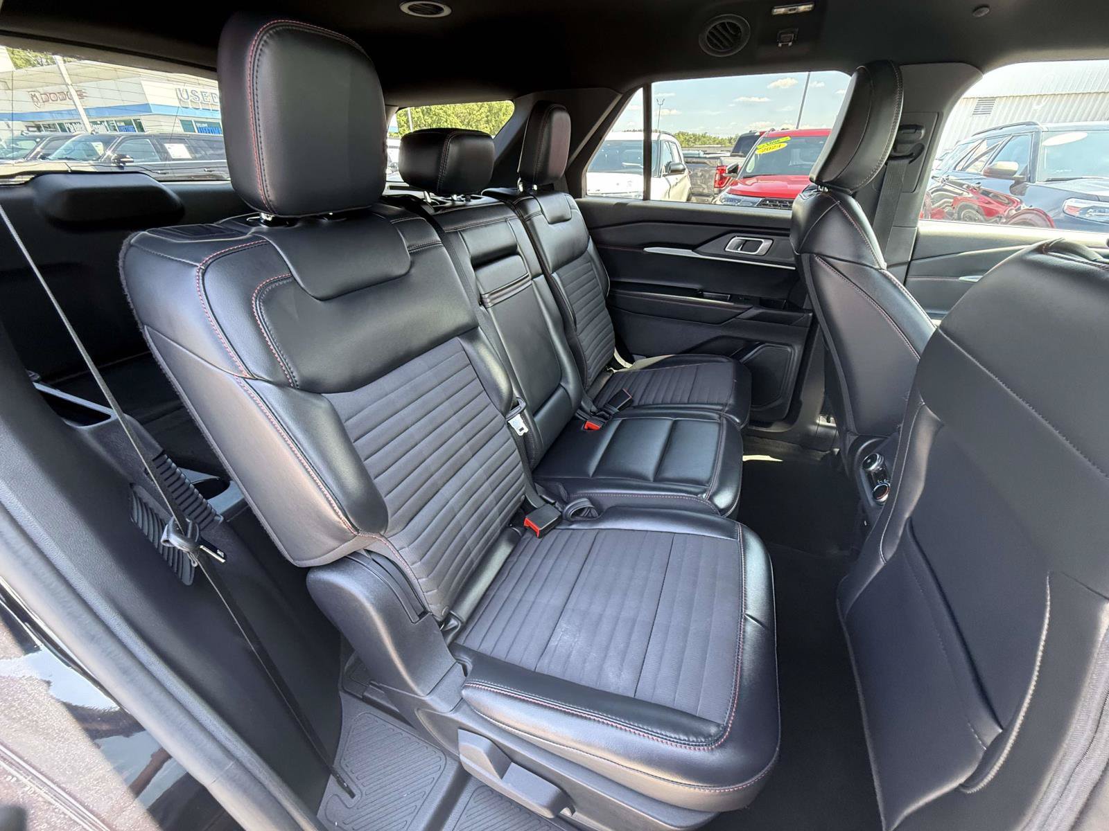 Used 2025 Ford Explorer ST-Line w/ ST-Line Street Pack AWD/4WD image 12