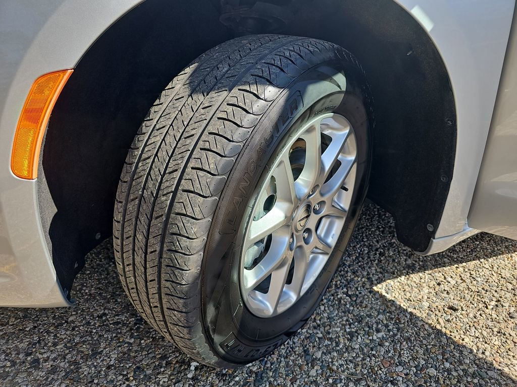 Certified 2024 Chrysler Pacifica Touring-L FWD image 34