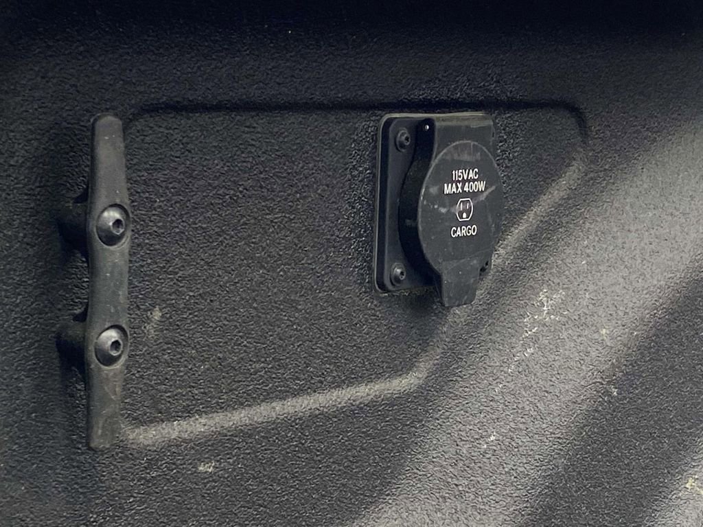 Used 2022 RAM 2500 Tradesman w/ Chrome Appearance Group image 14