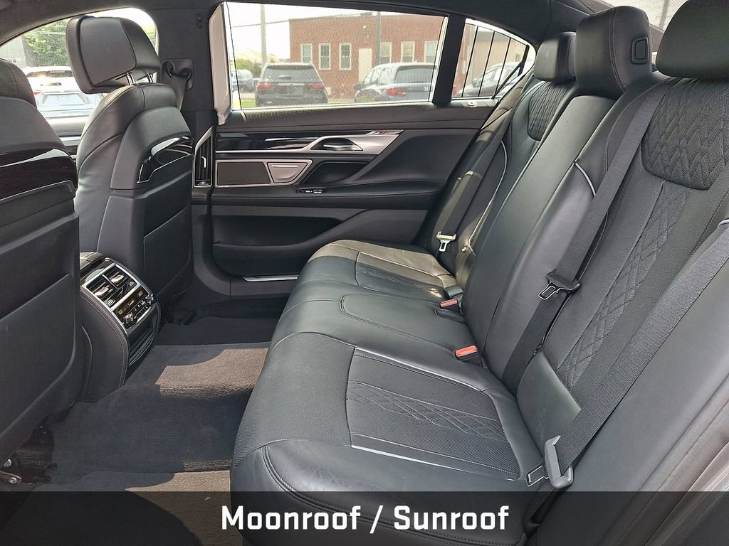 Used 2016 BMW 750i xDrive AWD/4WD image 10