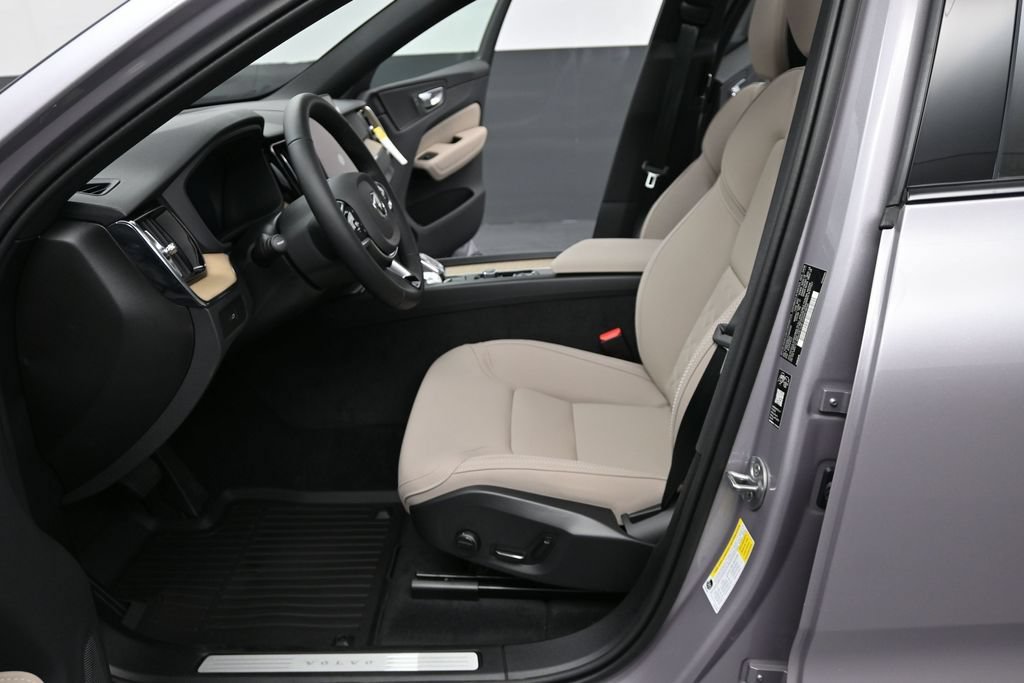 New 2026 Volvo XC60 B5 Plus w/ Climate Package PRO AWD/4WD image 10