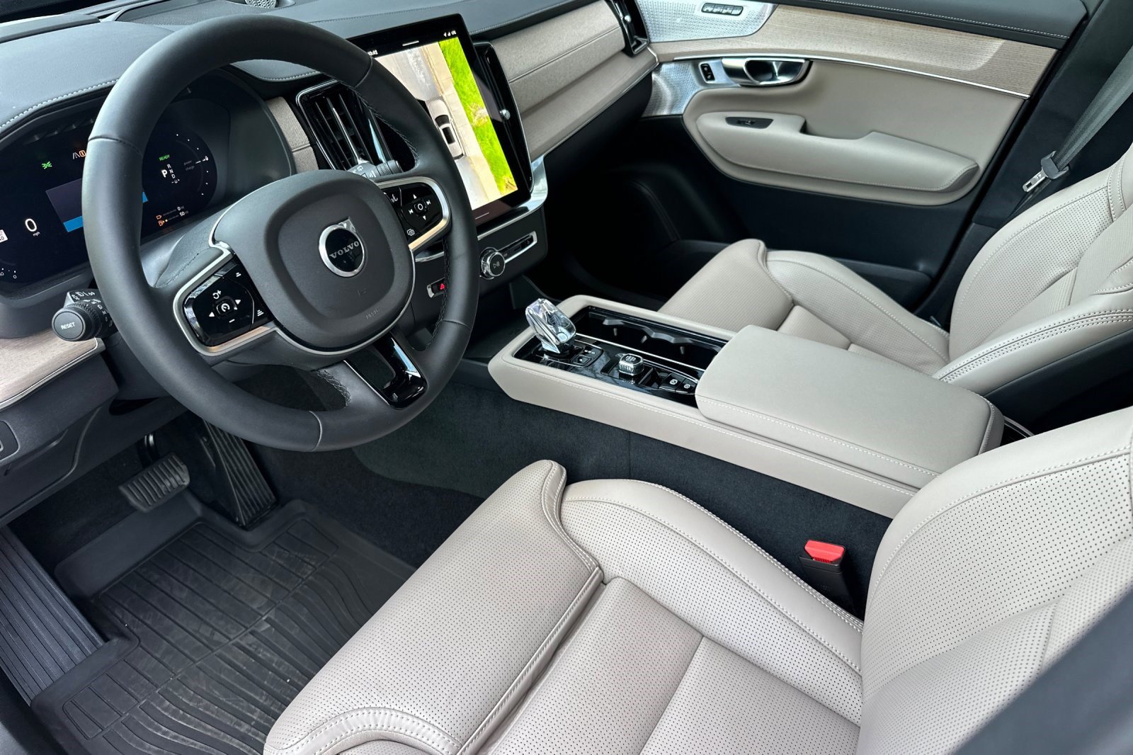 Used 2026 Volvo XC90 T8 Ultra w/ Lounge Package image 11