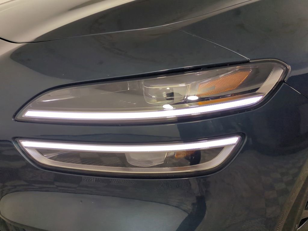 Used 2023 Genesis G70 2.0T w/ Sport Prestige Package image 10