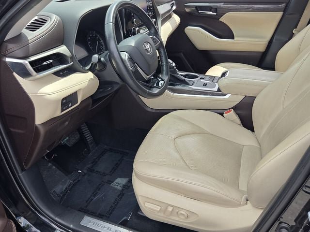 Used 2020 Toyota Highlander Limited FWD image 16