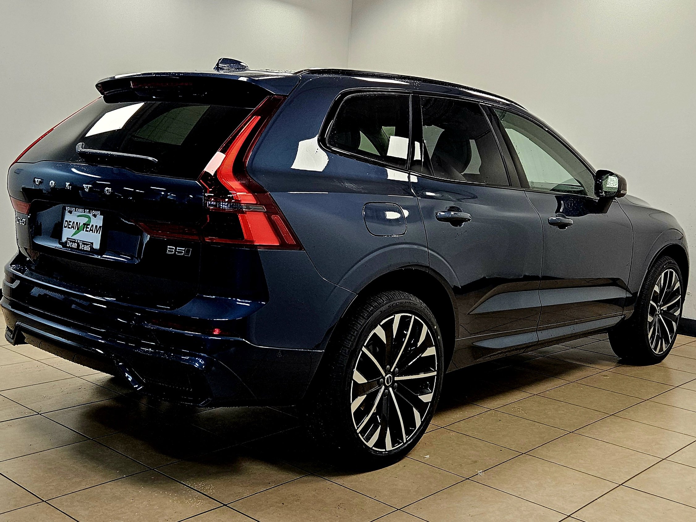 New 2026 Volvo XC60 B5 Ultra w/ Climate Package image 5
