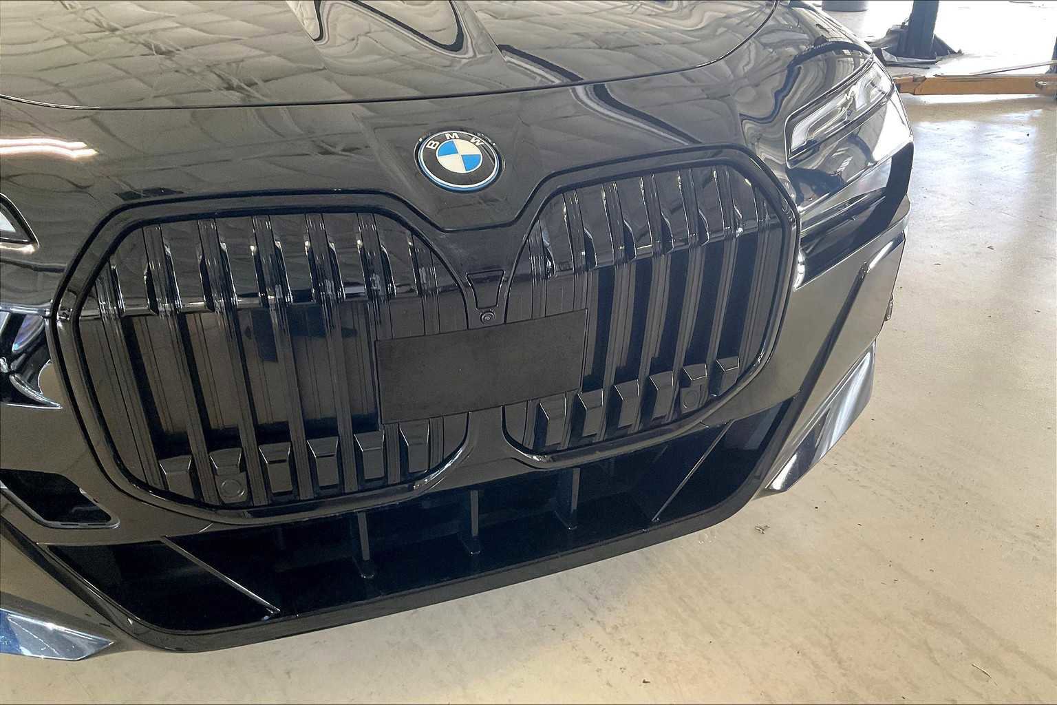 Used 2023 BMW i7 xDrive60 image 30