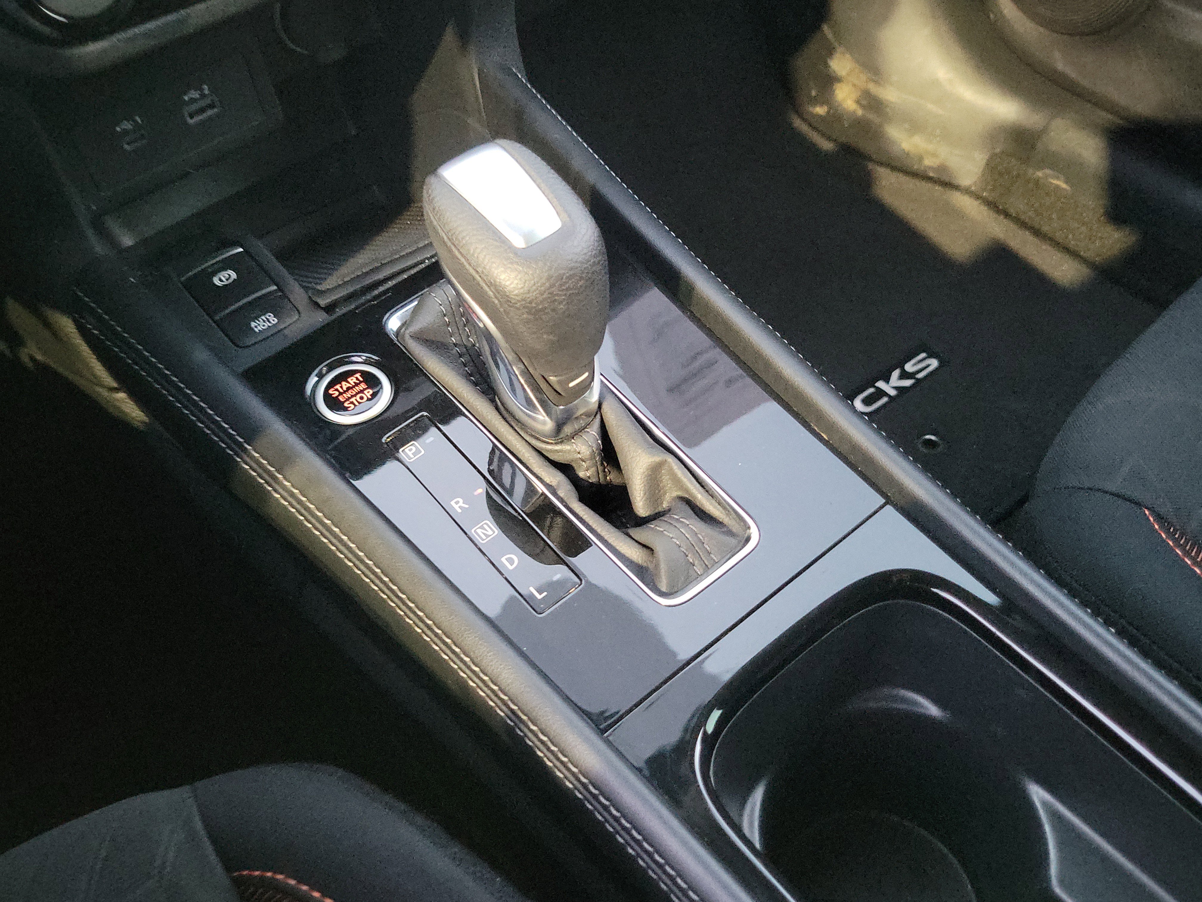 Used 2023 Nissan Kicks SR image 13