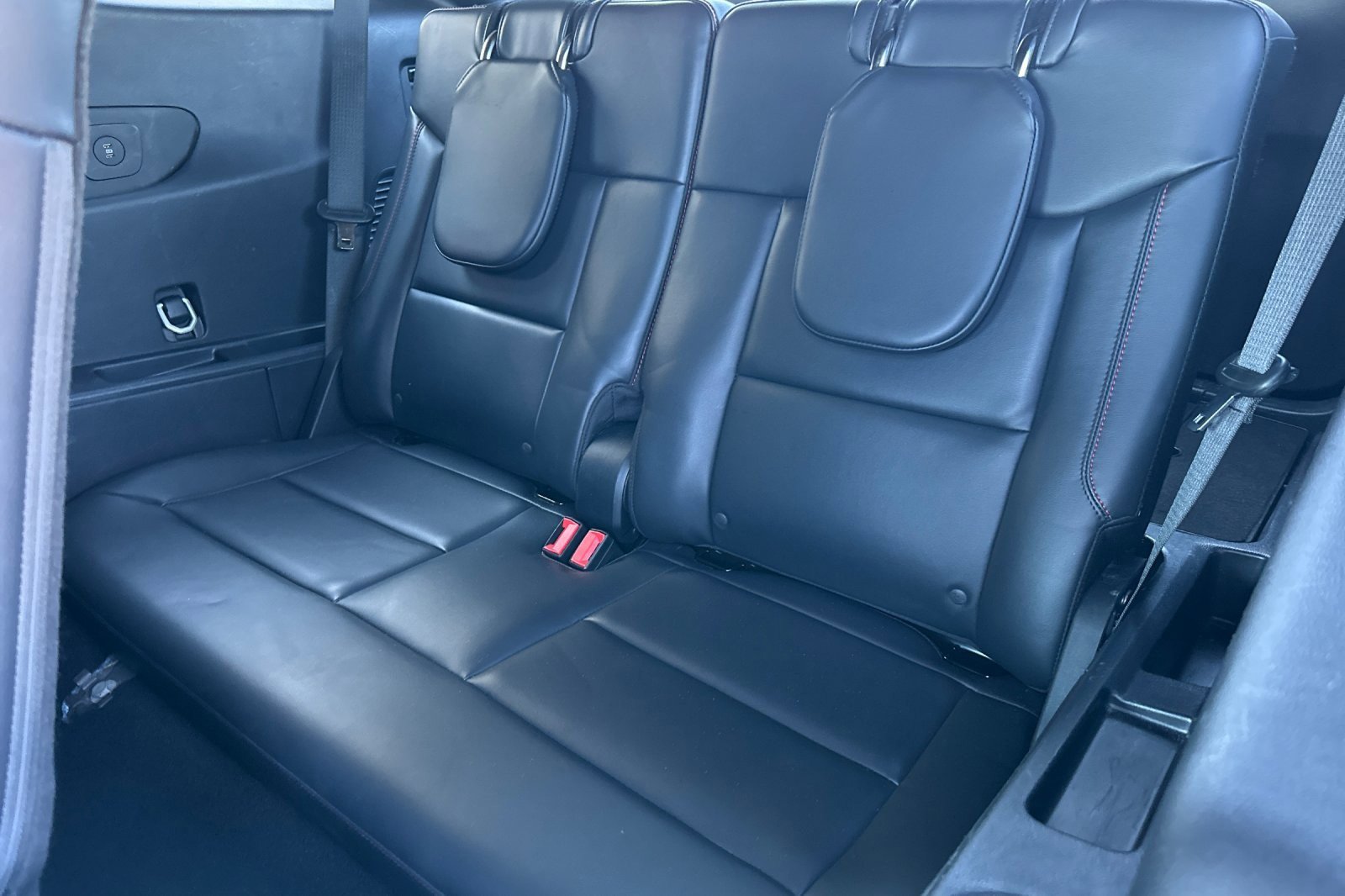 Used 2025 Ford Explorer ST-Line w/ ST-Line Street Pack image 14