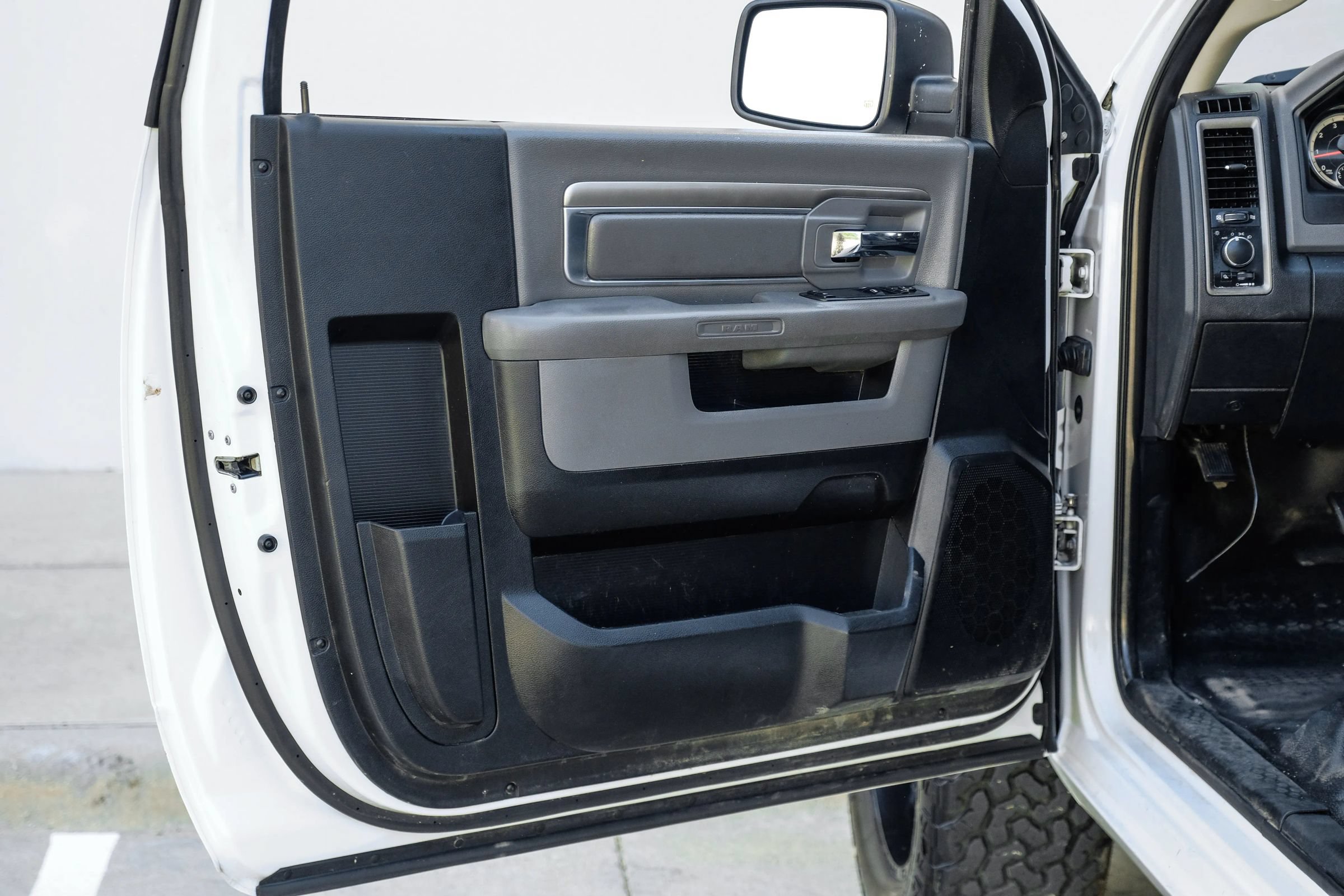 Used 2017 RAM 2500 Tradesman w/ Power & Remote Entry Group RWD image 33