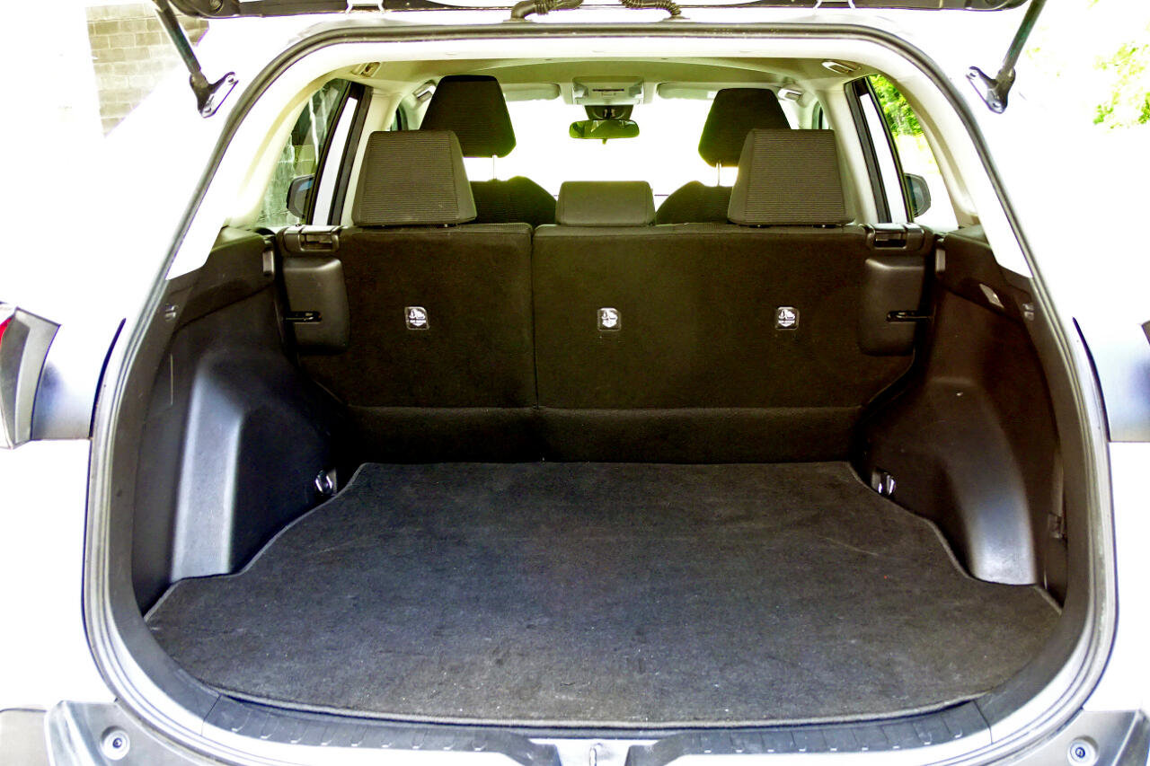 Used 2020 Toyota RAV4 LE image 13
