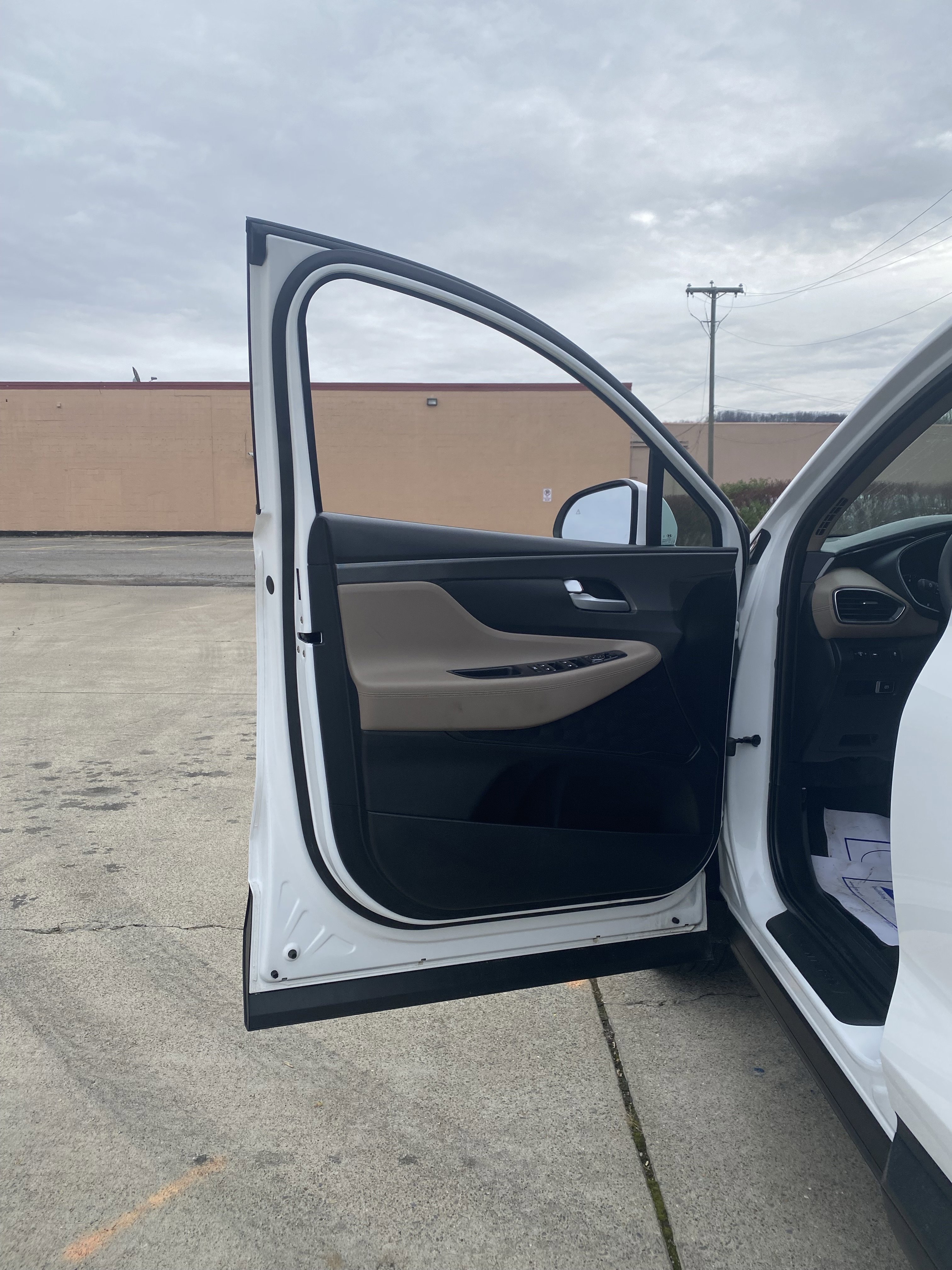 Used 2023 Hyundai Santa Fe SE w/ Cargo Package image 3