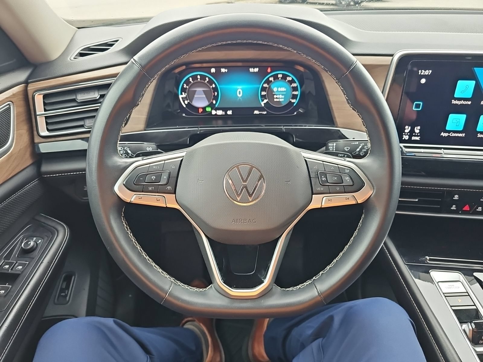 Used 2024 Volkswagen Atlas SE FWD image 13