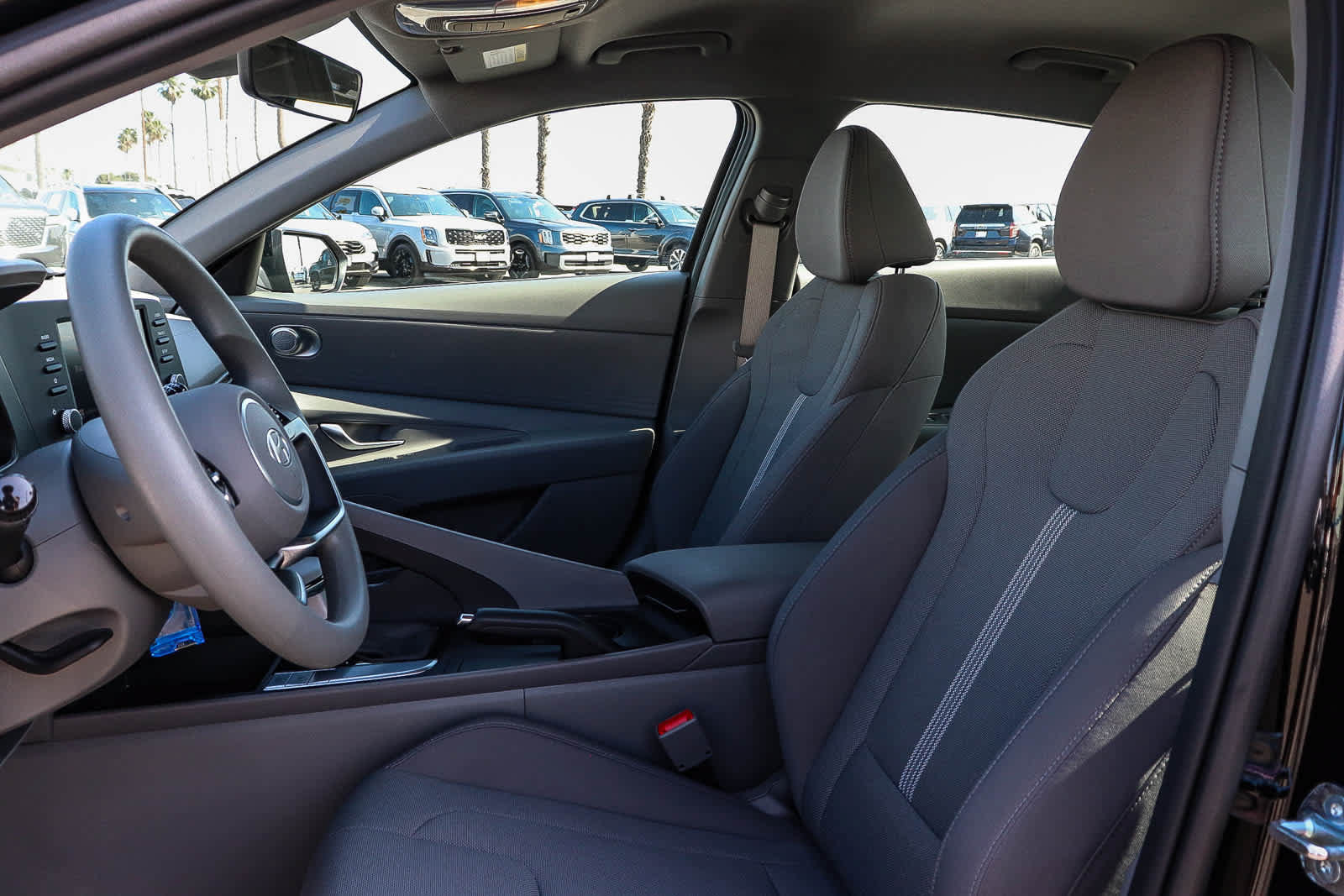 Used 2025 Hyundai Elantra SE w/ Cargo Package FWD image 27