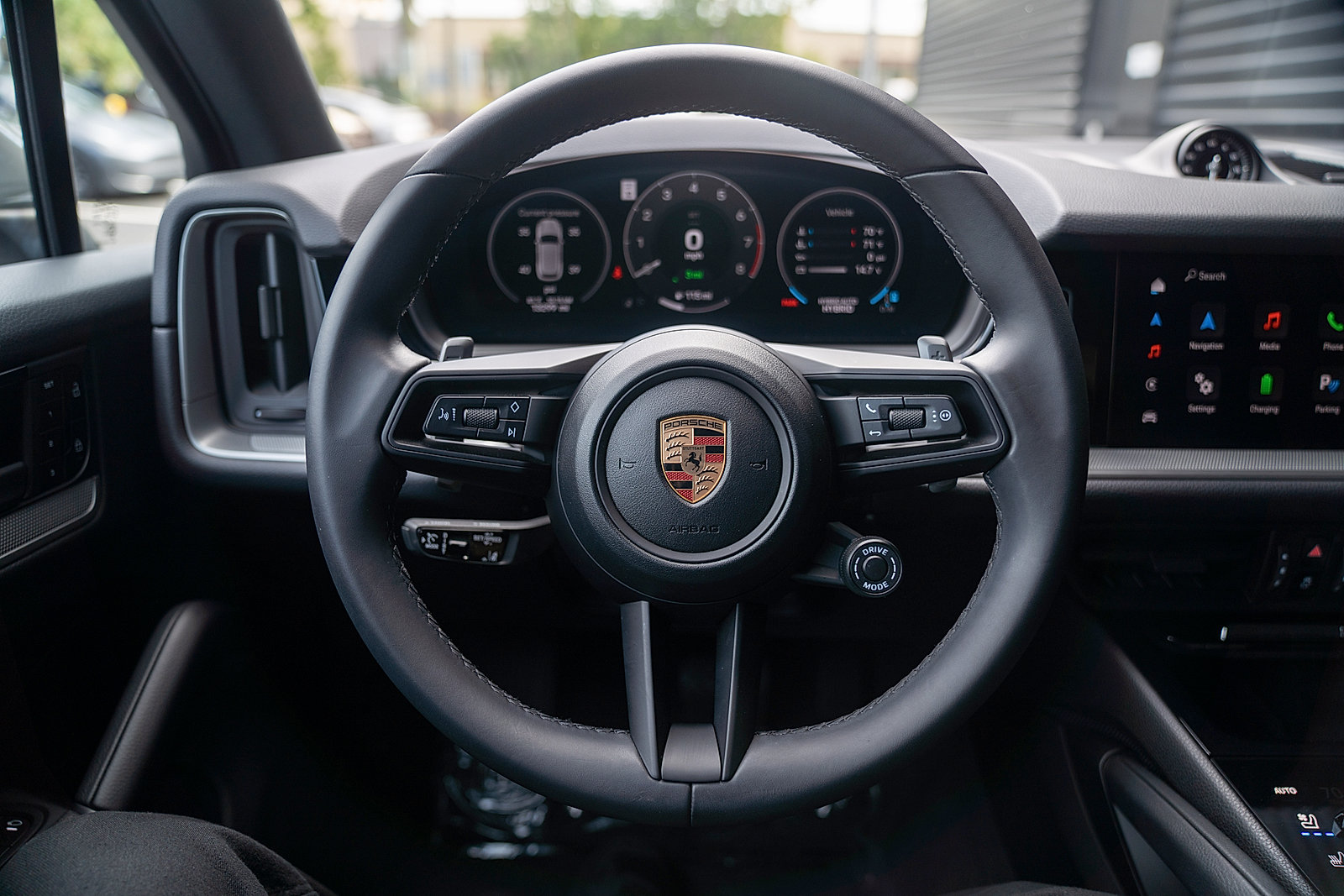 Certified 2025 Porsche Cayenne E-Hybrid w/ Premium Package Plus AWD/4WD image 6
