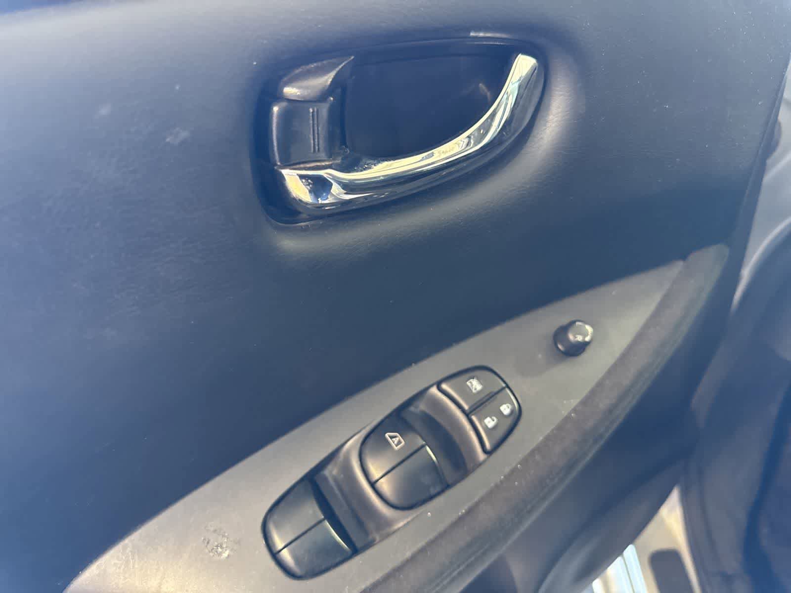 Used 2015 Nissan Leaf S FWD image 13
