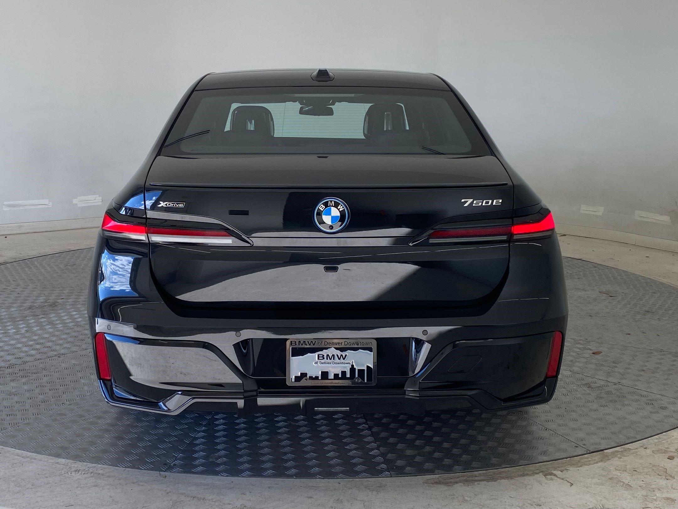 New 2026 BMW 750e xDrive w/ Premium Package image 10