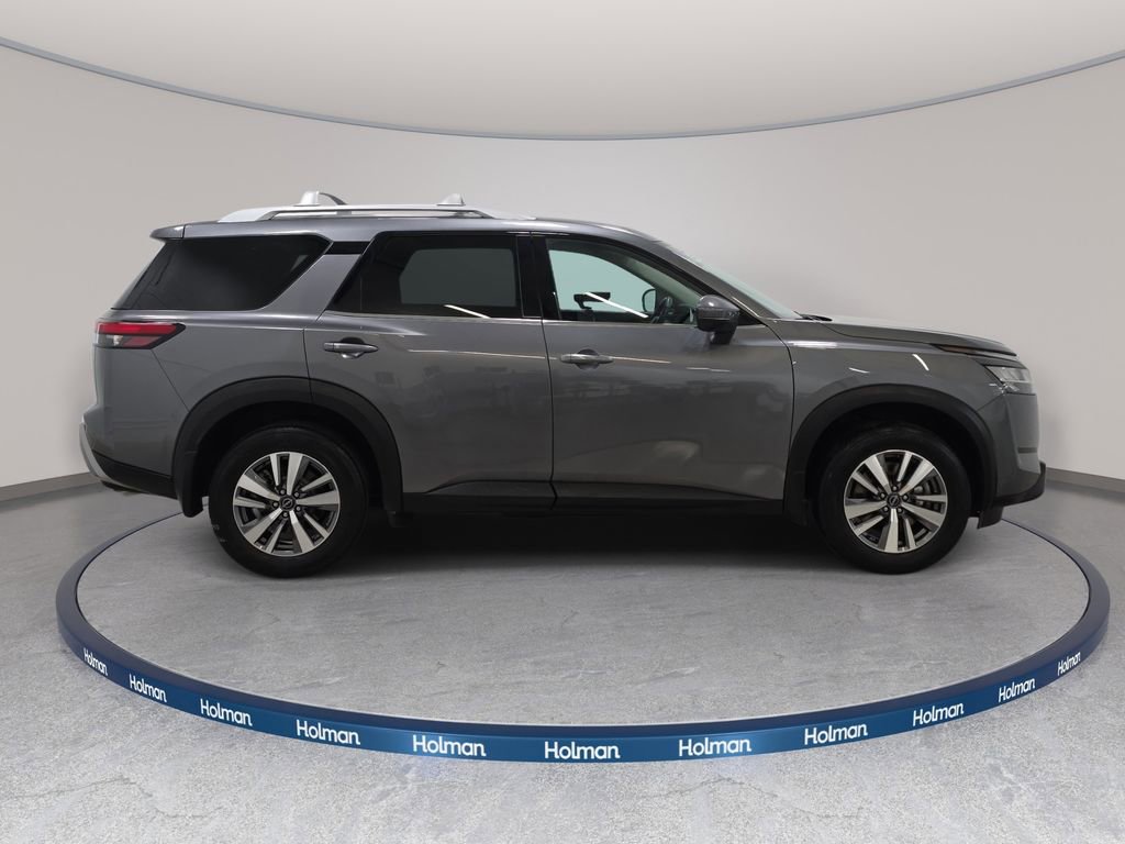 Used 2023 Nissan Pathfinder SL w/ Black Appearance Package AWD/4WD image 5