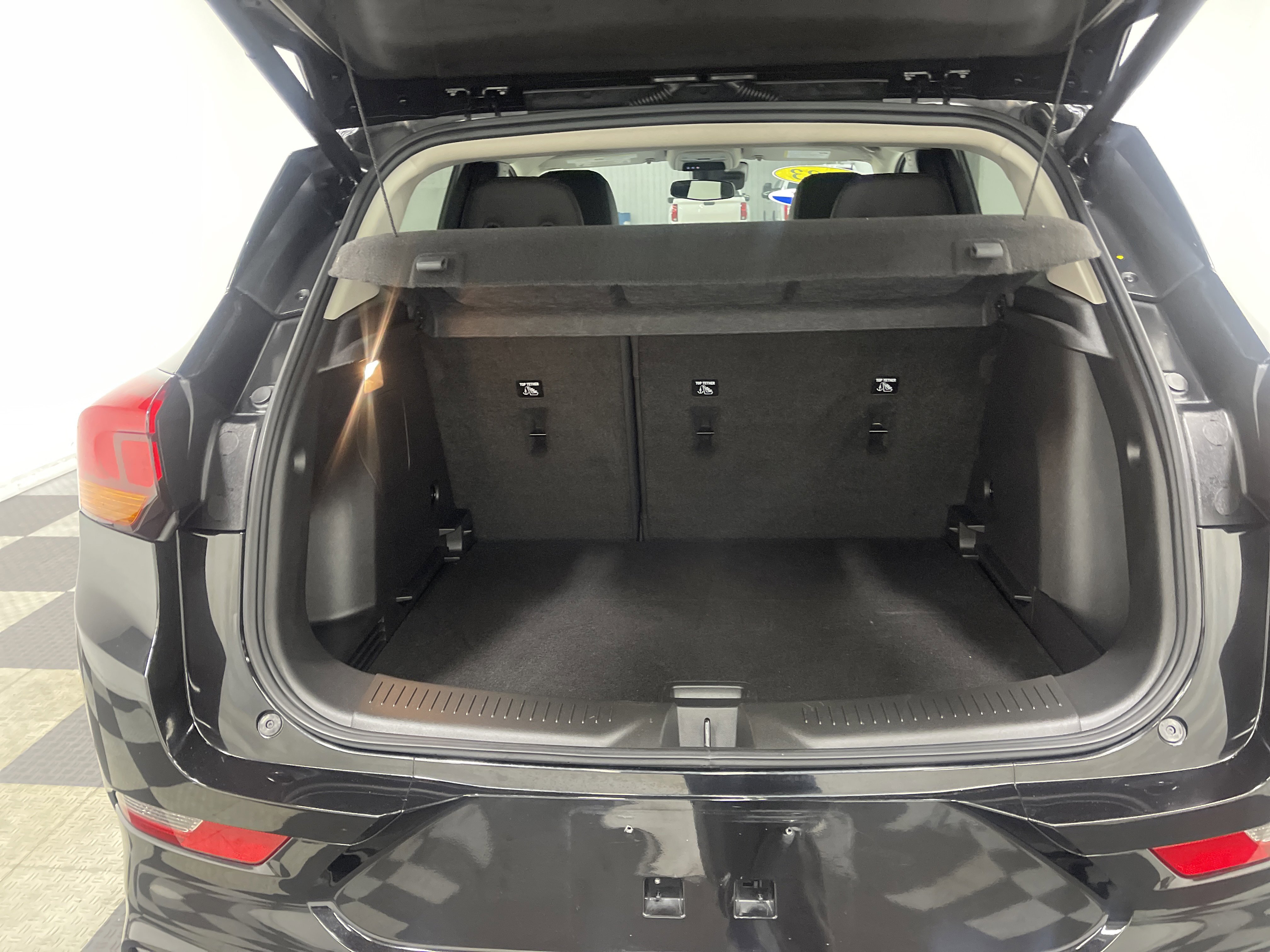 Used 2023 Buick Encore GX Select w/ Sport Touring Package image 18