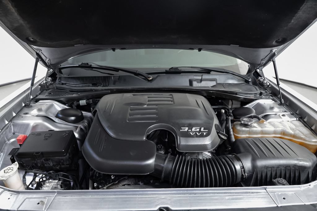 Used 2016 Dodge Challenger SXT RWD image 39