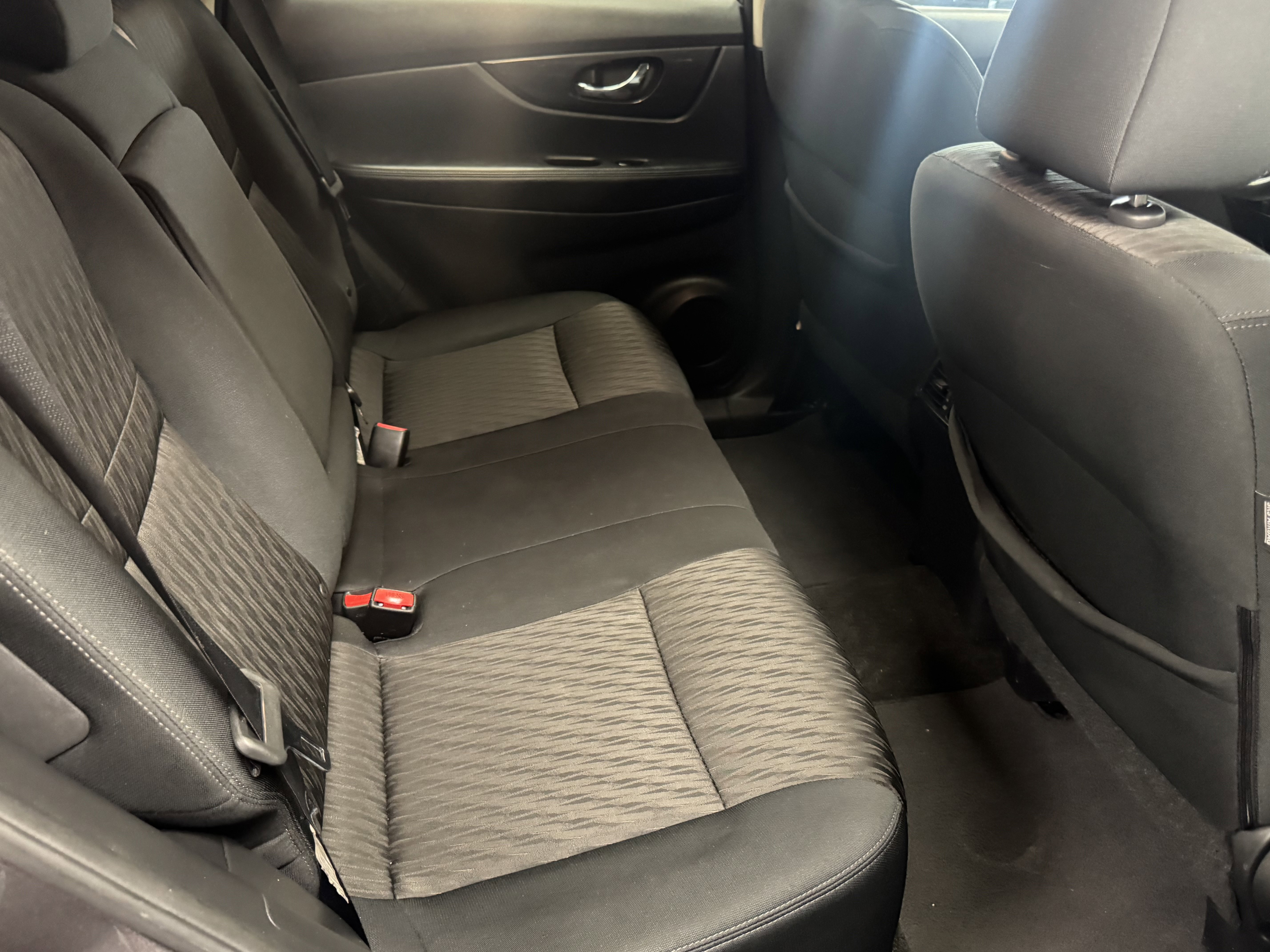 Used 2017 Nissan Rogue SV image 20