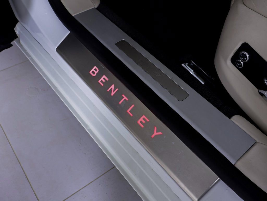Used 2024 Bentley Flying Spur V8 image 42