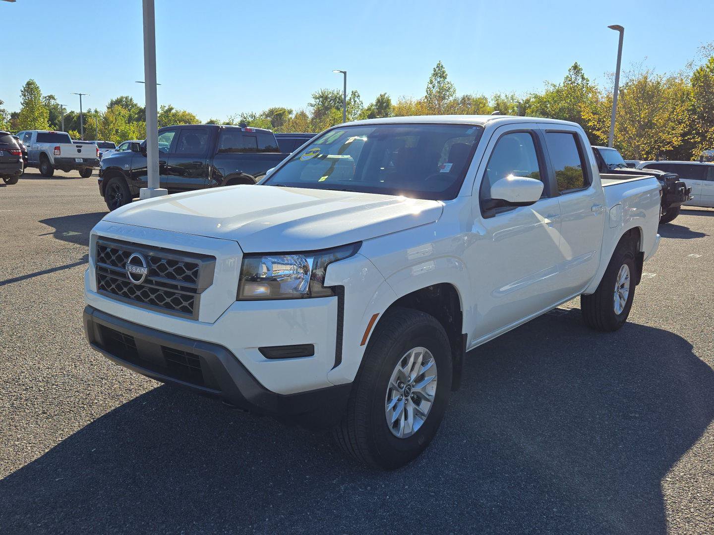 Used 2024 Nissan Frontier SV AWD/4WD image 3