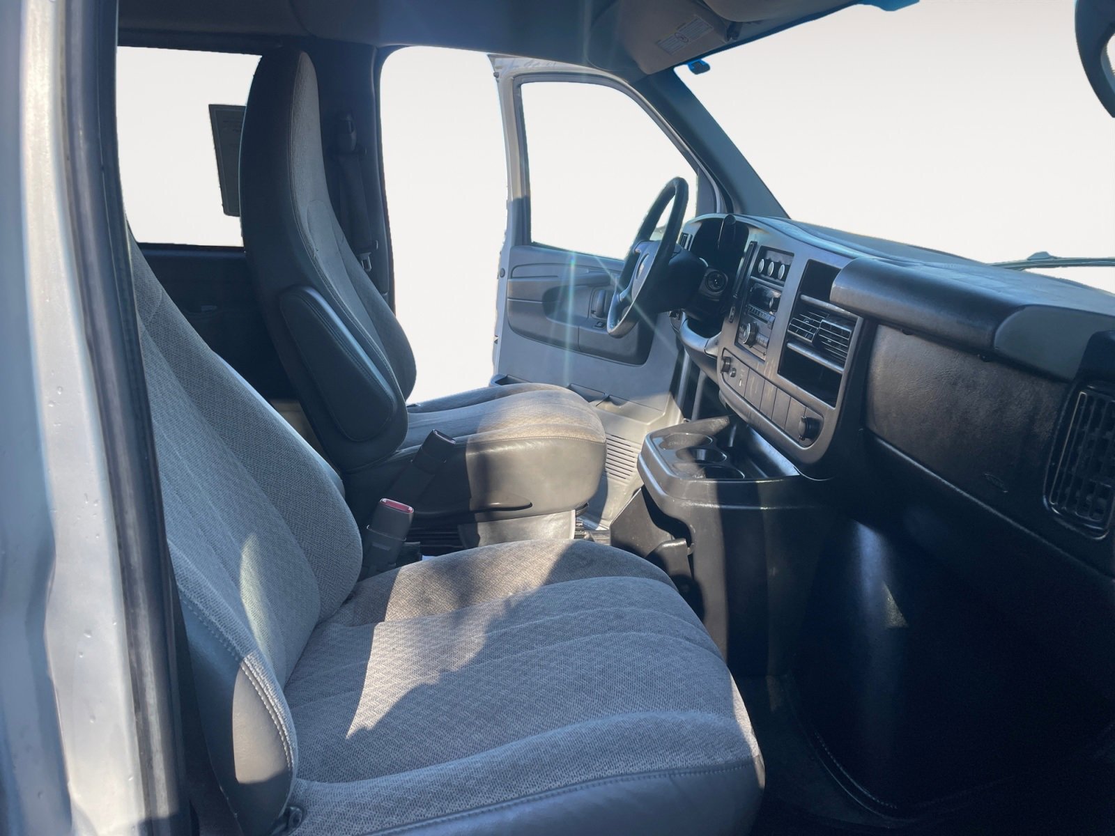 Used 2011 Chevrolet Express 2500 LS image 15