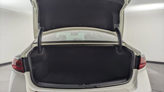 Used 2017 Kia Cadenza Premium w/ Luxury Package image 16