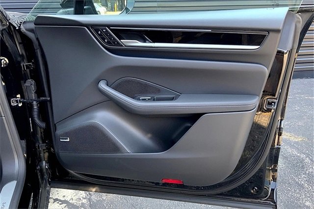 Used 2025 Porsche Macan Electric image 29