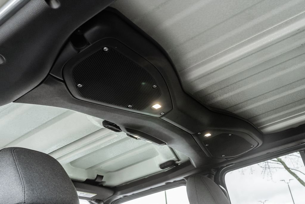 Used 2025 Jeep Wrangler Unlimited Sahara image 33